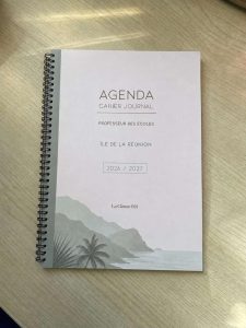 Éducation : une professeure réunionnaise lance un agenda sur-mesure pour les enseignants de l’île
